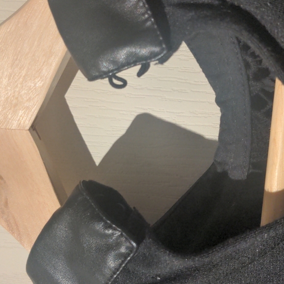 Smart Set - black high neck tank top - Picture 3 of 4